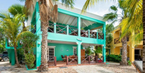 Villa Olivia Poolside